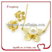 Diseño de flor de oro joyería agradable con perla